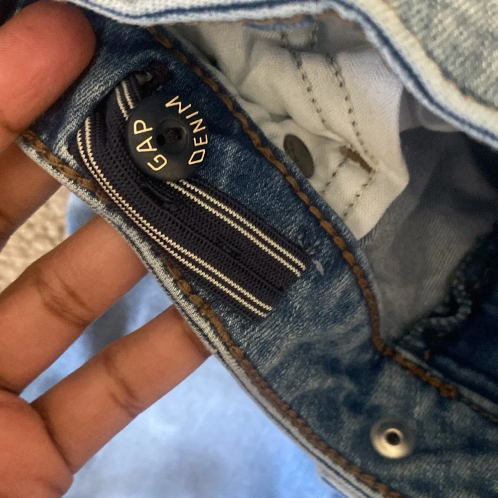 Girls GAP Blue Skinny Jeans with Distressed Details size 7 comes w/ a free shirt - Picture 3 of 6